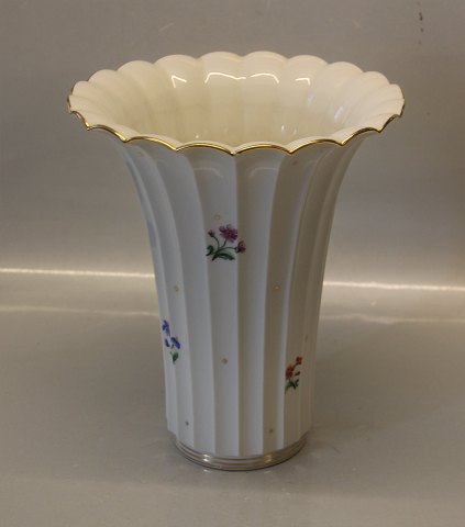 Kongelig Dansk 3143 Kgl.  Trumpet vase 23 x 20 cm med blomster Hetsch Stil