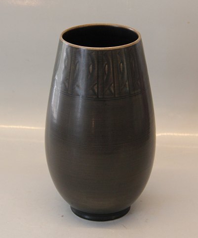 Aluminia Copenhagen Faience Aluminia Solbjerg 1696 Vase, brown 17.5 cm, Nils 
Thorsson 1935