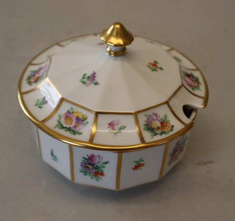 8572-444 Marmeladeskål med hul til ske 11 x 13 cm Royal Copenhagen Henriette 
porcelæn