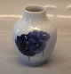 Kongelig Dansk 238-45 A Kgl. Rund Blå Blomst Vase 10,5 cm